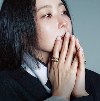 유니세프 엑설런스 반지를 착용한 캠페인 참여자 배우 김희선